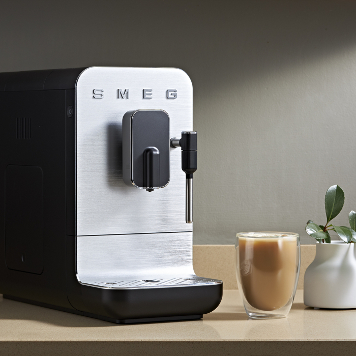 Ha Elegante SMEG Kaffeemaschine.